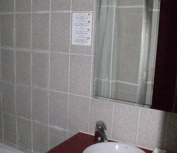 Pensio Viladomat خيرونا