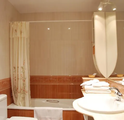 Pensio Viladomat خيرونا