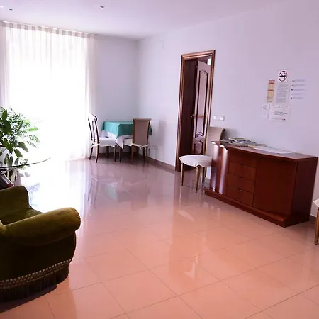 Pensio Viladomat Konukevi Girona