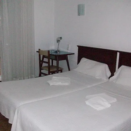 Konukevi Pensio Viladomat Girona