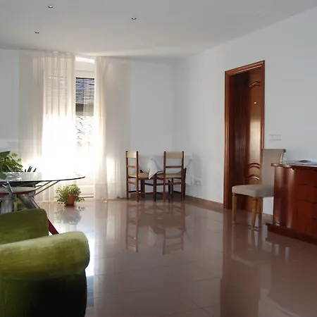 Konukevi Pensio Viladomat Girona