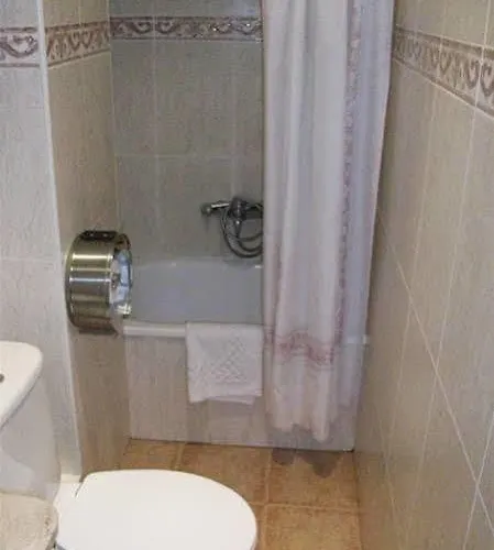 Pensio Viladomat * Girona